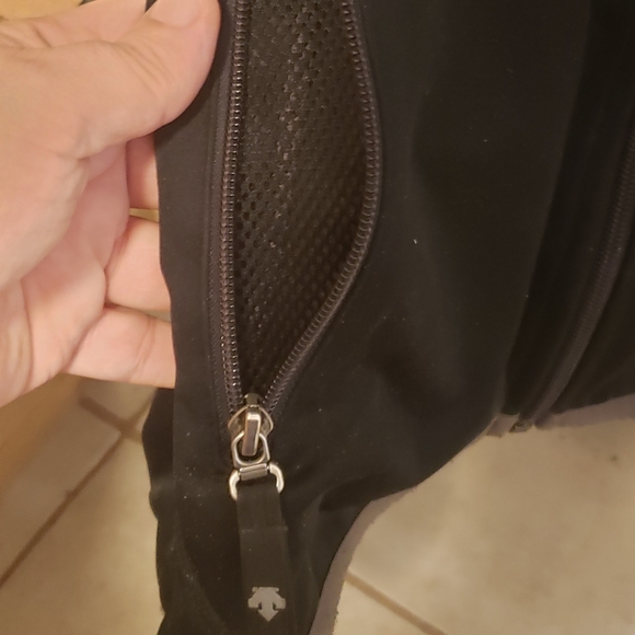 Descente Softshell Ski Jacket Mens XS Black Full Zip Skiing protected pocket - Picture 3 of 7